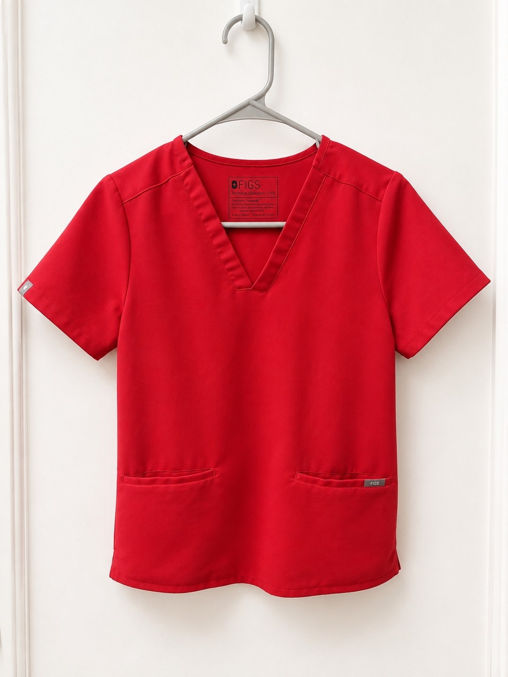 FIGS Womens Red V-Neck Short Sleeve Scrub Top